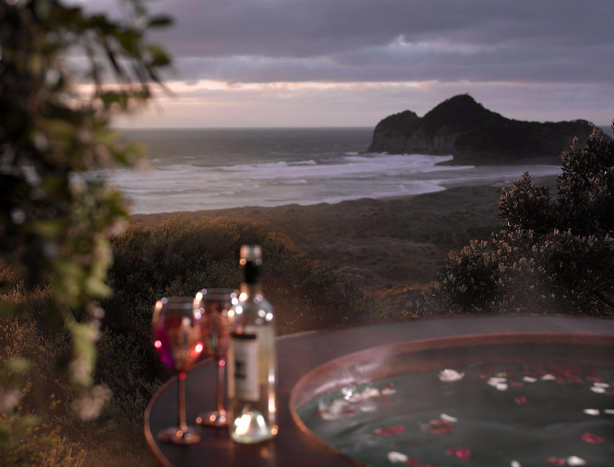 Bethells Beach Cottages Екстер'єр фото
